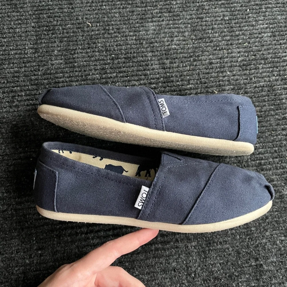 TOMS Alpargata Slip On Shoes Womens 6 Navy Blue Canvas Animal Print Lining Flat